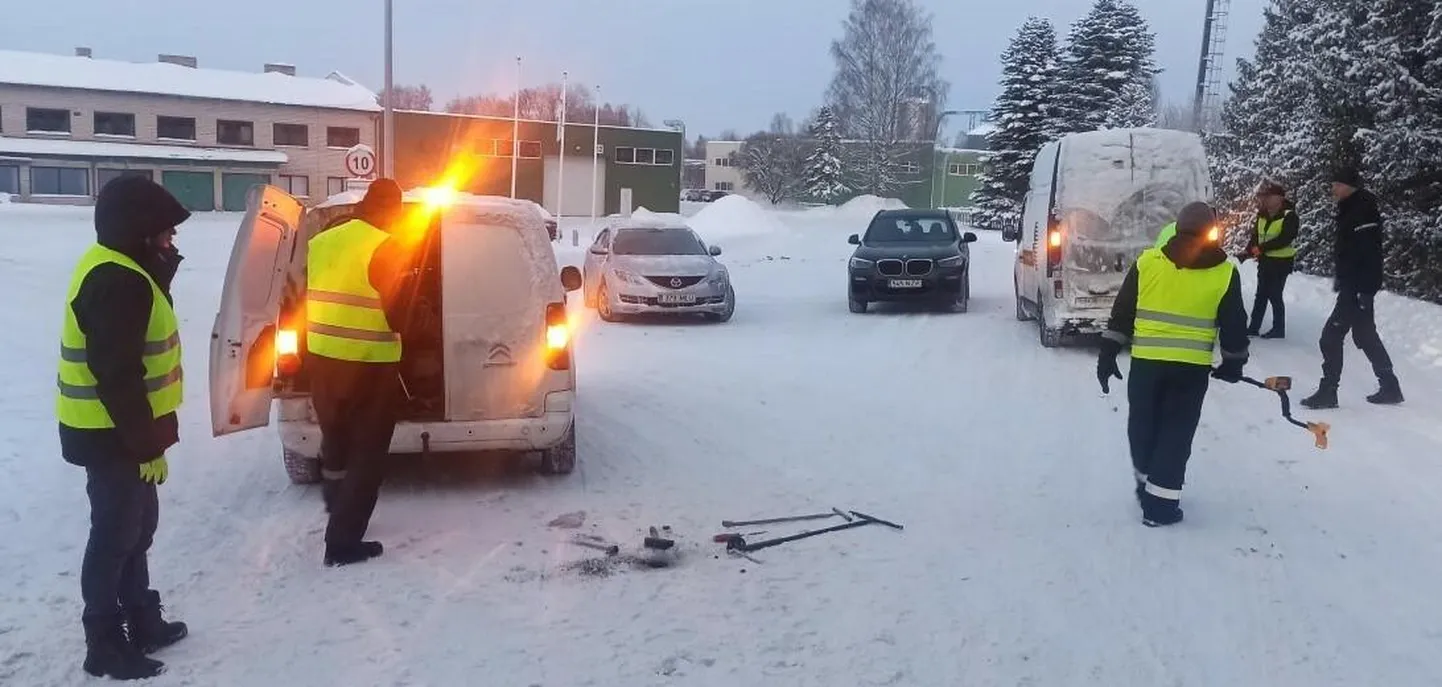 Suure-Jaani veeleket otsisid kümned inimesed.