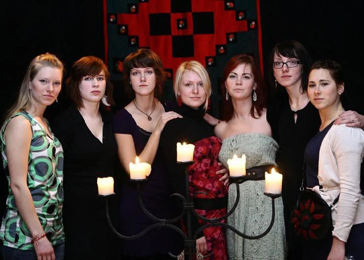 Viljandi kultuuriakadeemia tudengineiudest koosnev bänd NolensVolens annab välja esikplaadi, mida tutvustatakse kontsertidel mitmes Eesti linnas.