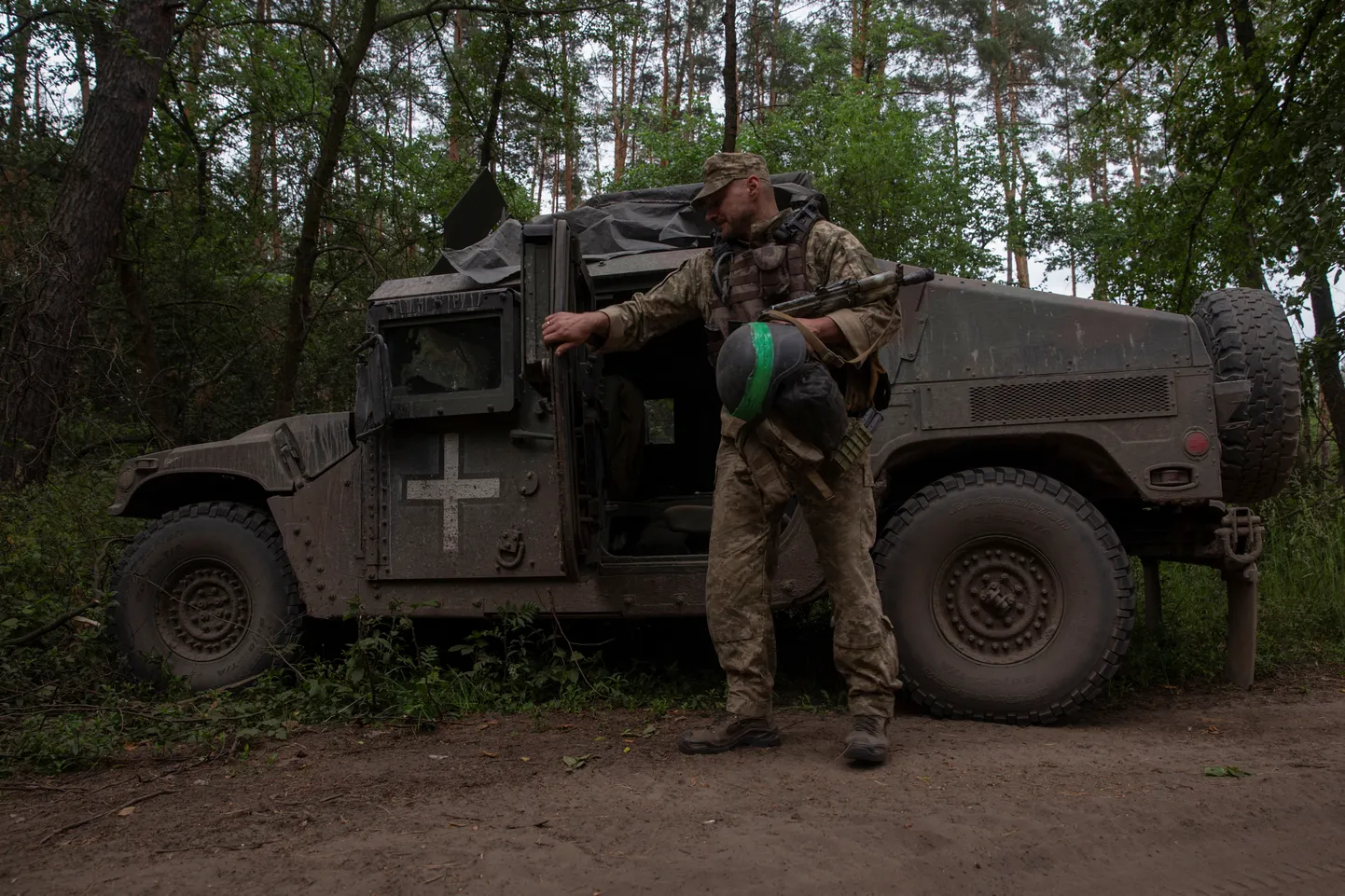 Ukrainlaste Humvee Donetski oblastis.