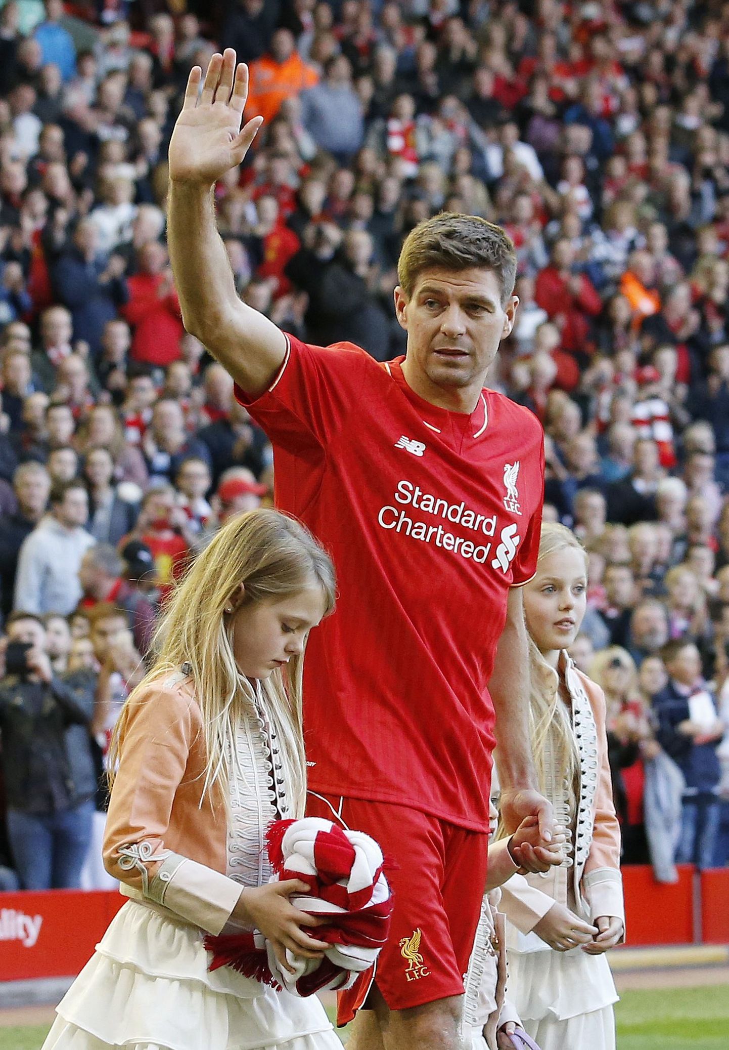 Steven Gerrard enda viimasel Premier League kohtumisel Liverpooli kodustaadionil.