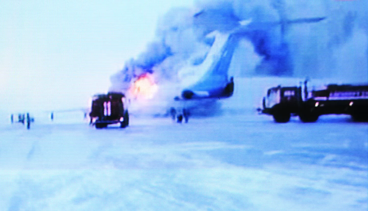 Vene telekanali NTV pilt põlevast reisilennukist TU-154 Surguti lennuväljal.