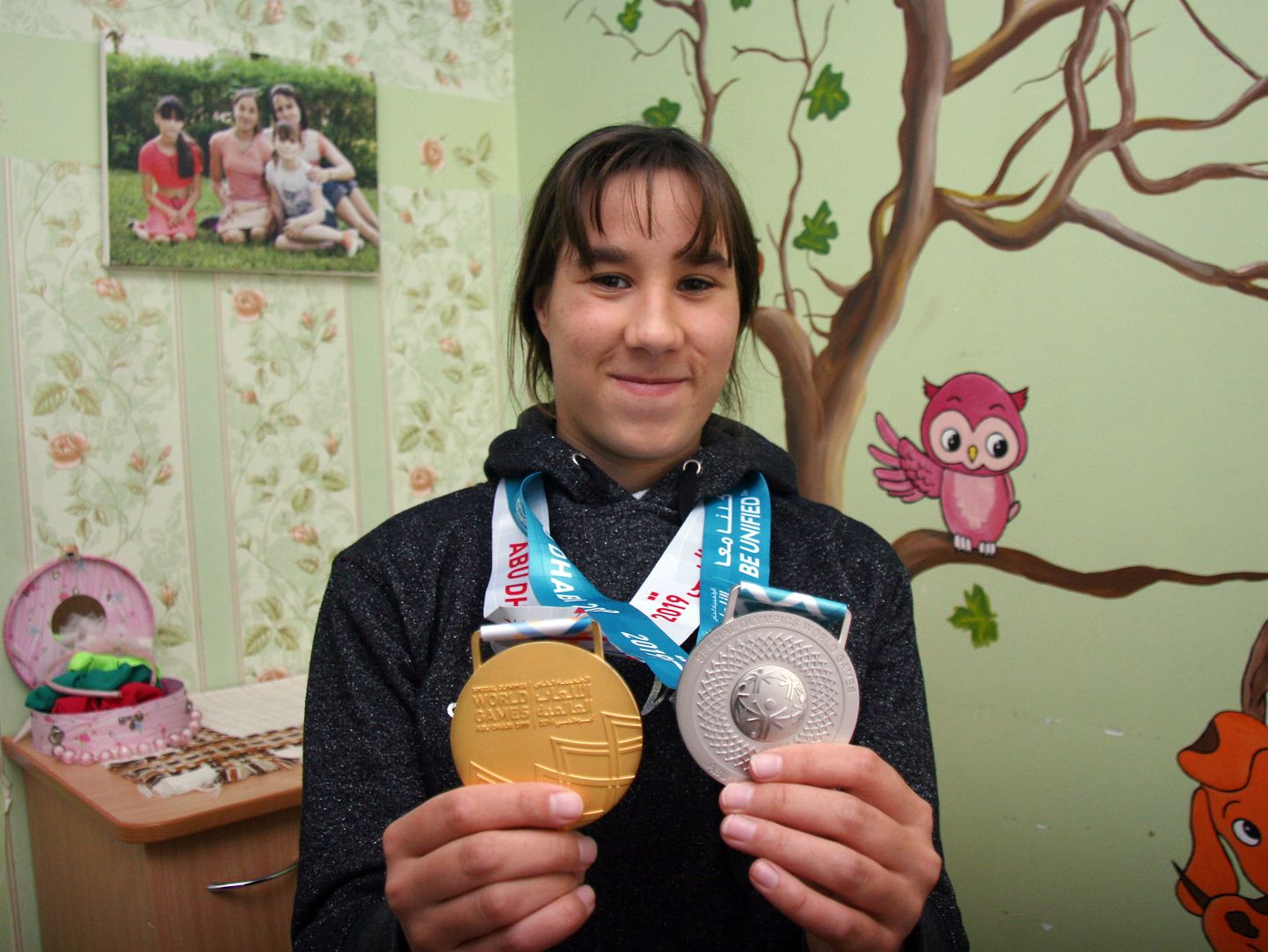 Anastassia Pissareva näitab meelsasti oma väljateenitud medaleid.