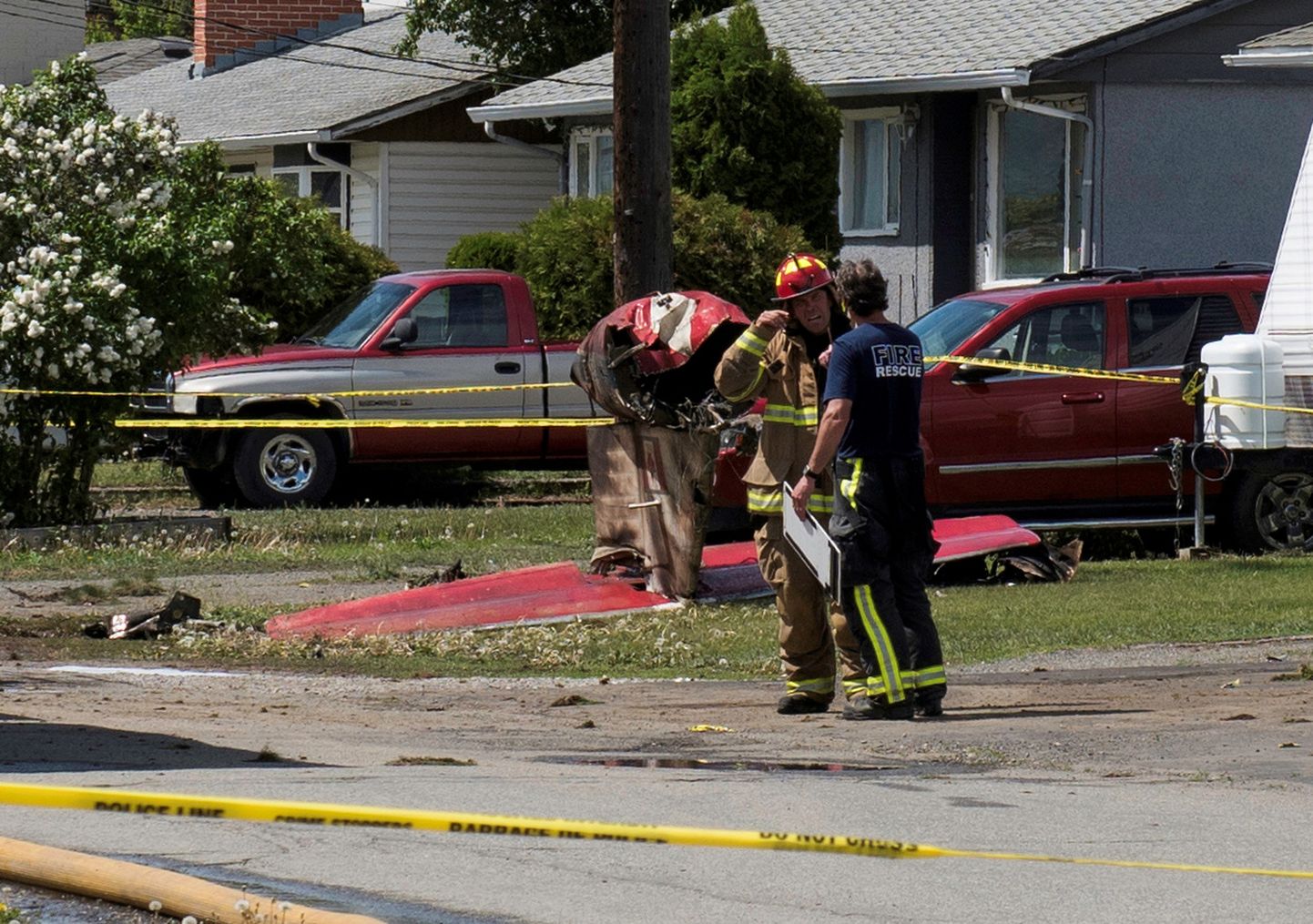 Kanada väikelinnas kukkus elumajade rajooni õhujõudude vigurlennuk.