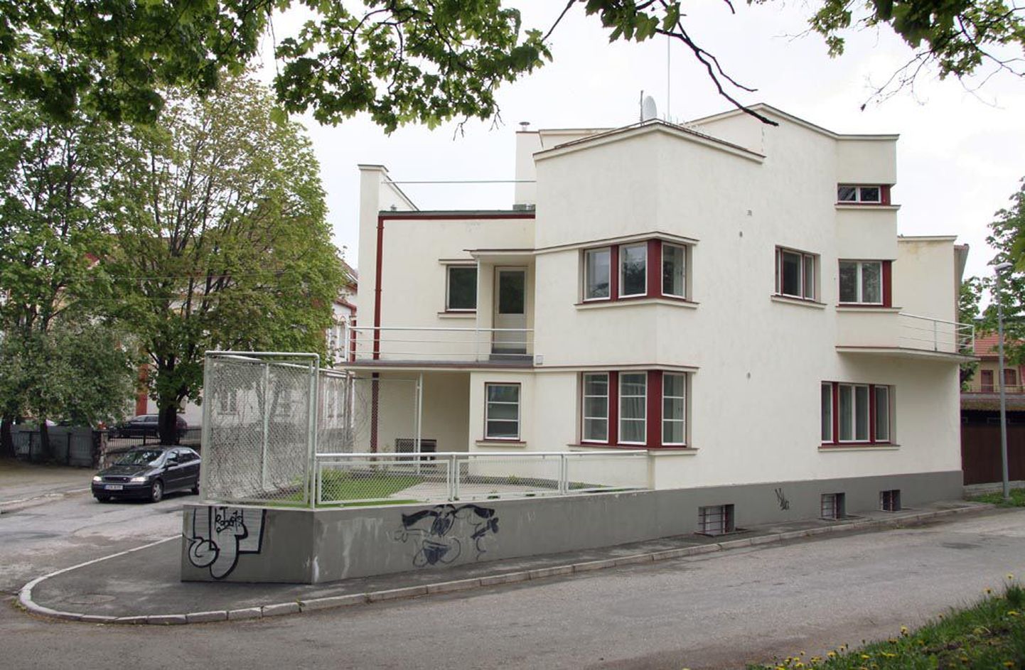 Kunagise Pärnu linnaarhitekti Olev Siinmaa elumaja Rüütli tänaval olla sündinud tänu kihlveole.