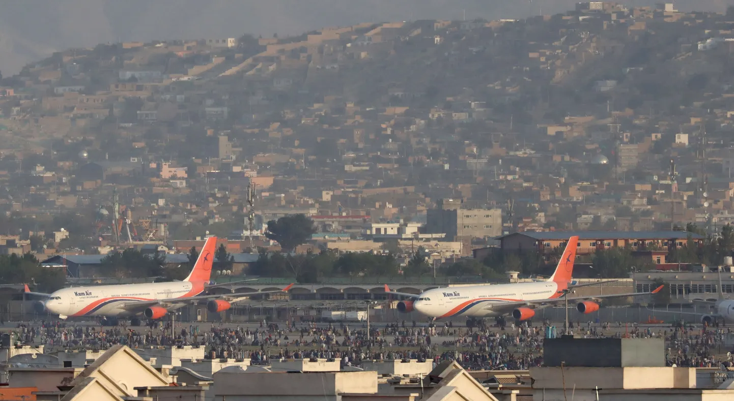 Lidmašīnas Kabulas lidostā. Ilustratīvs attēls