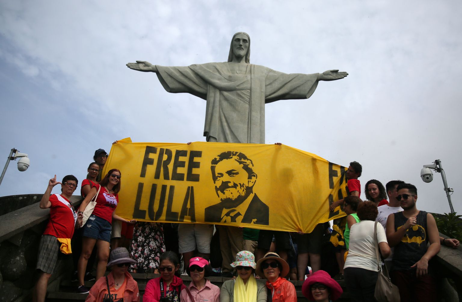 President Luiz Inacio Lula da Silva toetajad nõuavad tema vabastamist.