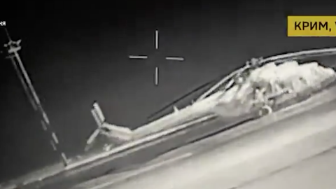 Ukraiņi Krimā devuši triecienu diviem helikopteriem un velkonim