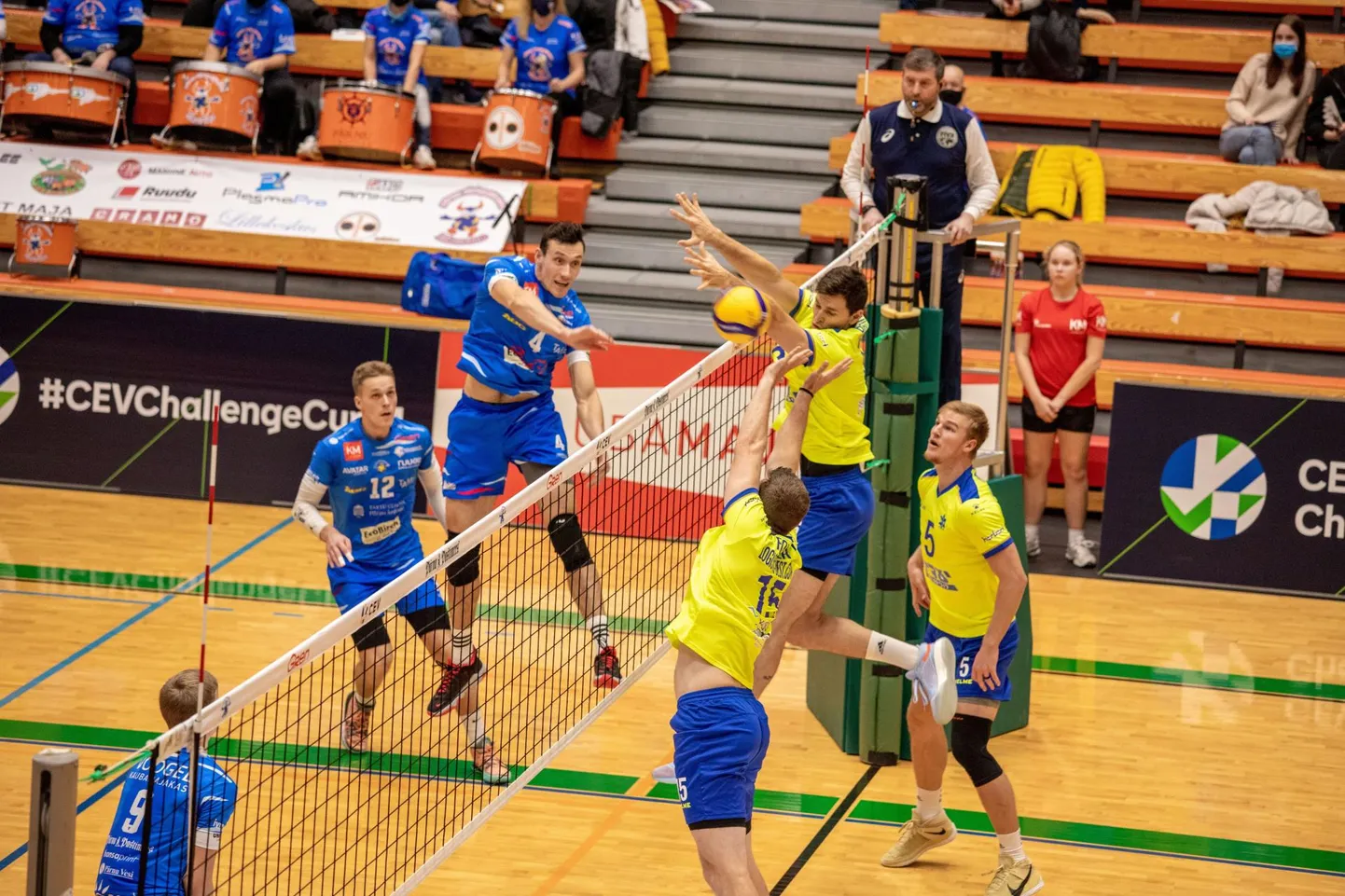 Pärnu võrkpalliklubi meeskond pidi CEV Challenge Cupi 1/32-finaalis tunnistama valitseva Iis­raeli­­ meistri Tel Avivi Maccabi Yeadimi üleolekut.