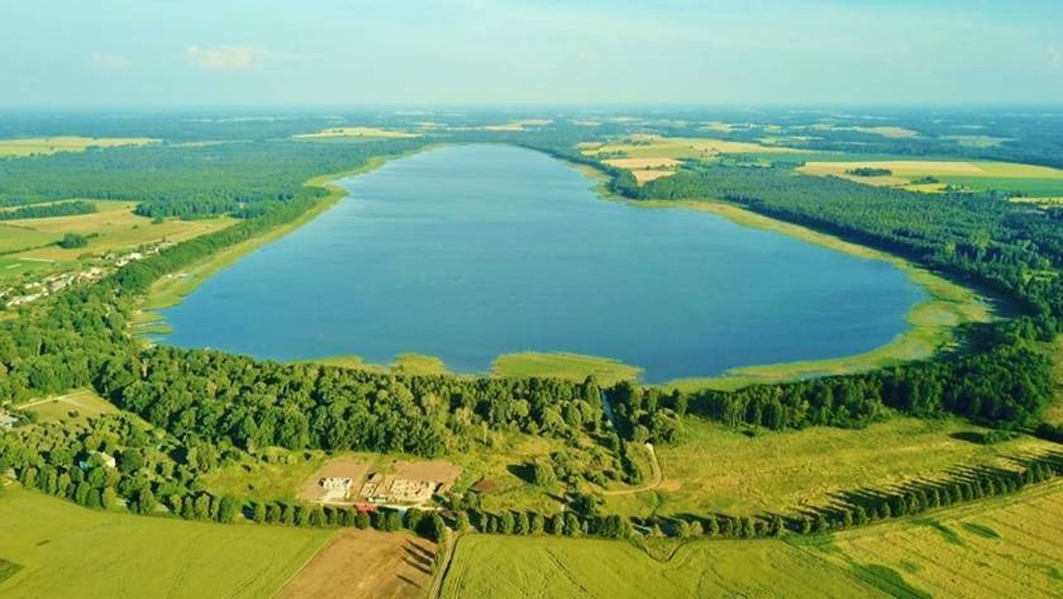 Vooremaal asuv Kuremaa järv.