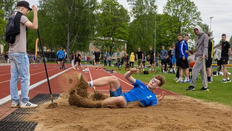 Kergejõustikus selgitasid Viljandimaa koolinoored paremuse Suure-Jaanis