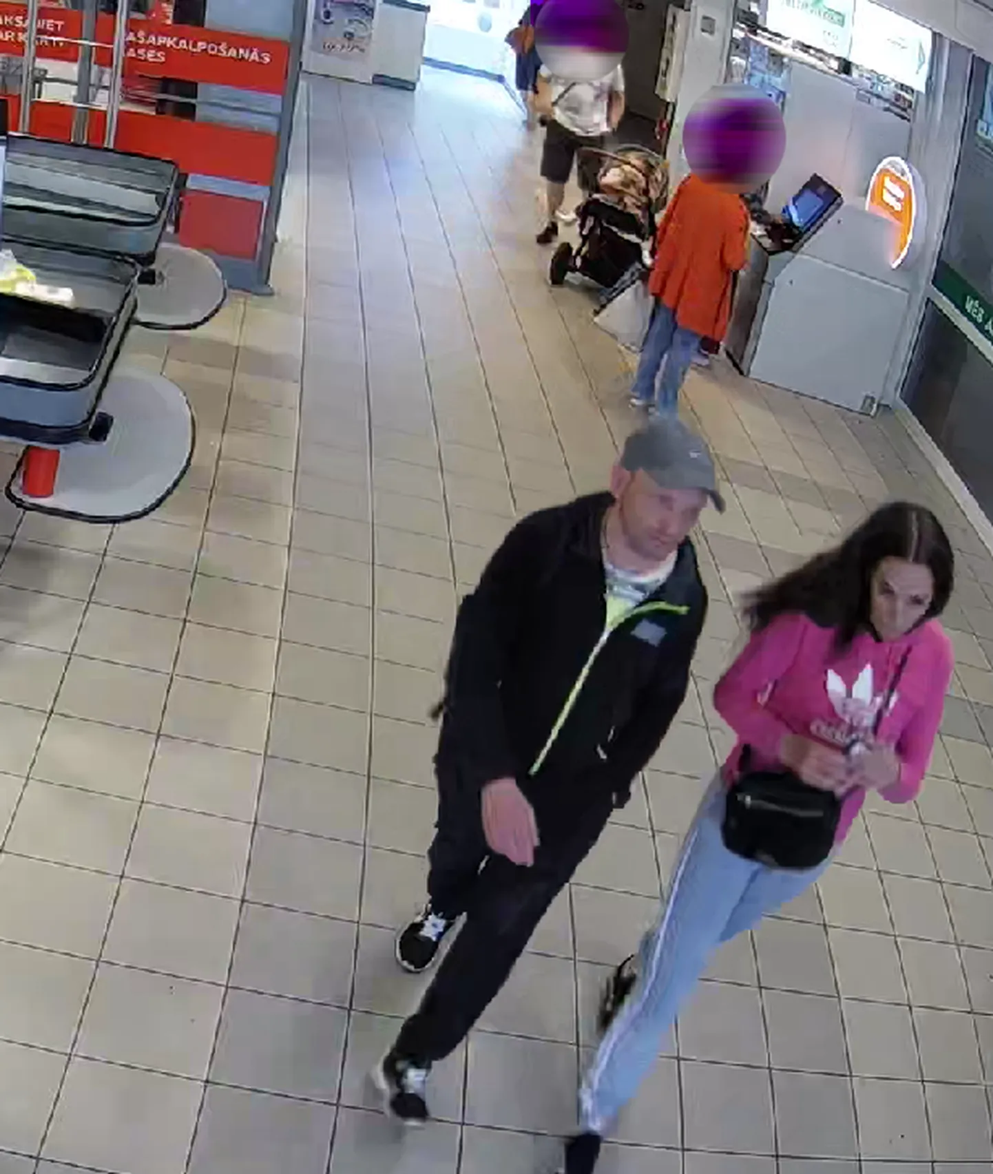 Полиция просит опознать людей на фото