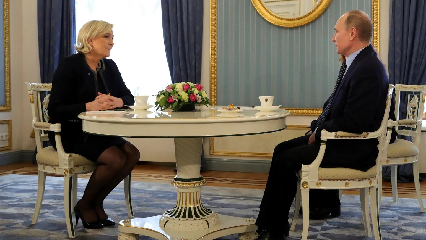 В 2017 году тогдашняя кандидат в президенты Франции от «Национального фронта» Марин Ле Пен встречалась в Кремле с российским президентом Владимиром Путиным