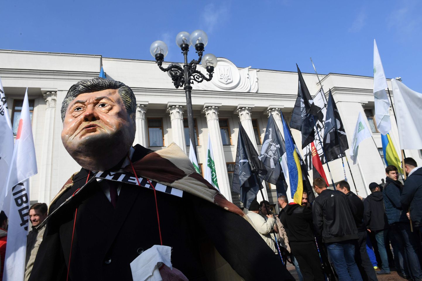 Meeleavaldaja Ukraina ülemraada ees.