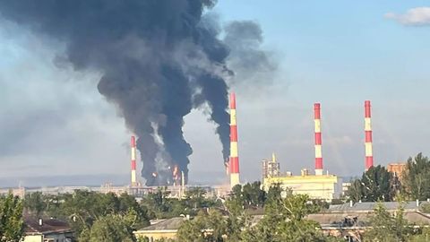 Krievijā pēc Ukrainas triecieniem deg naftas pārst