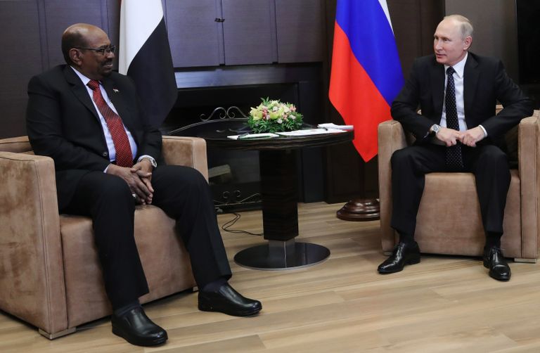 Sudaani president Omar al-Bashir ja Venemaa president Vladimir Putin 2017. aastal Sotšis. 