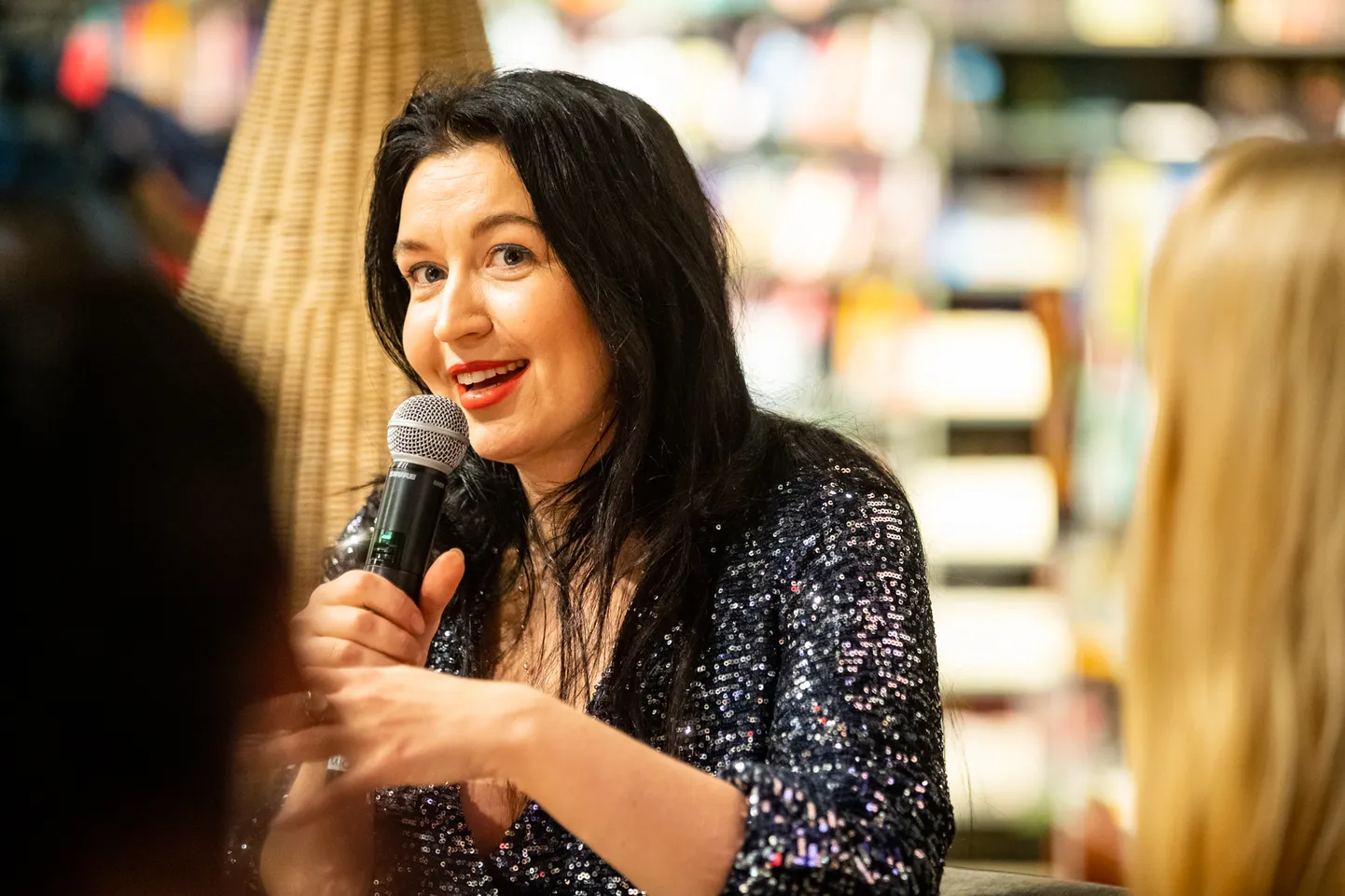 01.12.2019. Tallinn. 
Raamatuesitlus: "Eia seiklus Tondikakul» Solarise apollo raamatupoes.

book presentation.Anu Aun
FOTO: EERO VABAMÄGI/POSTIMEES
