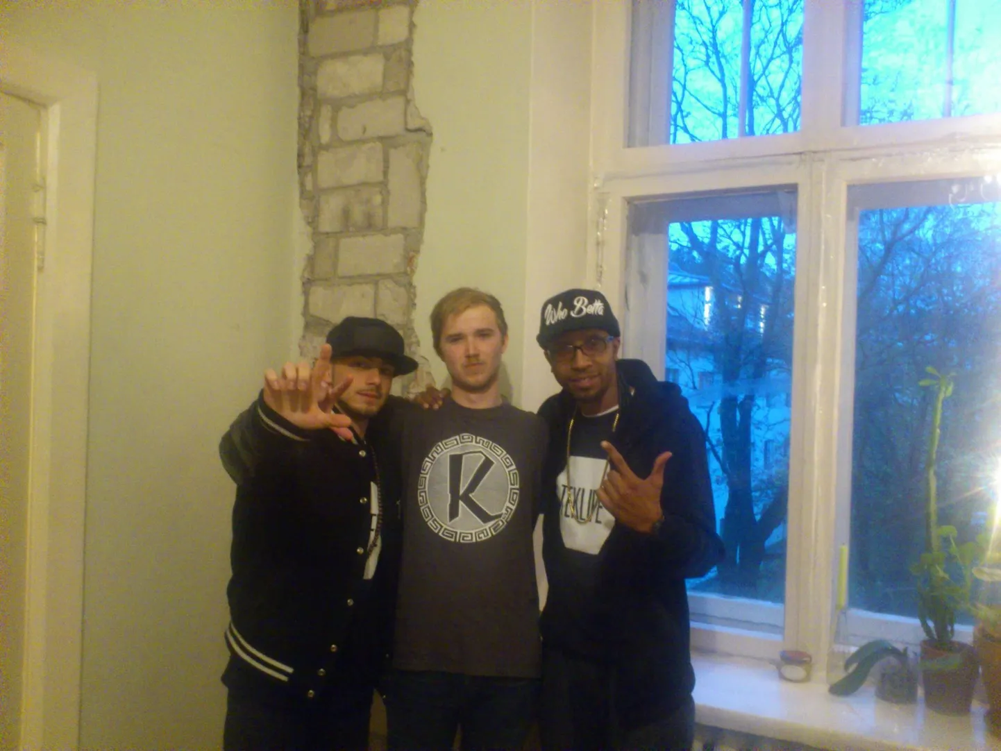 Endamisi Salamisi (keskel) koos Chicago footworki ässade Dj Spinni (paremal) ja Dj Tasoga.