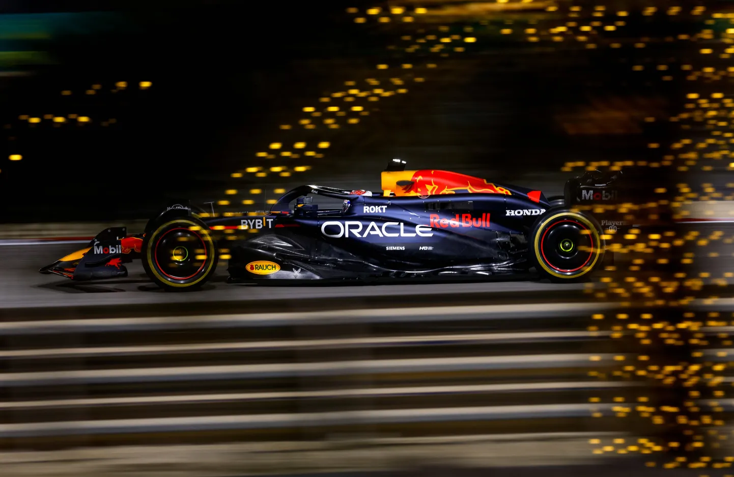 Max Verstappen ja Red Bull tunduvad pidurdamatud. Aga mis toimub nende selja taga?