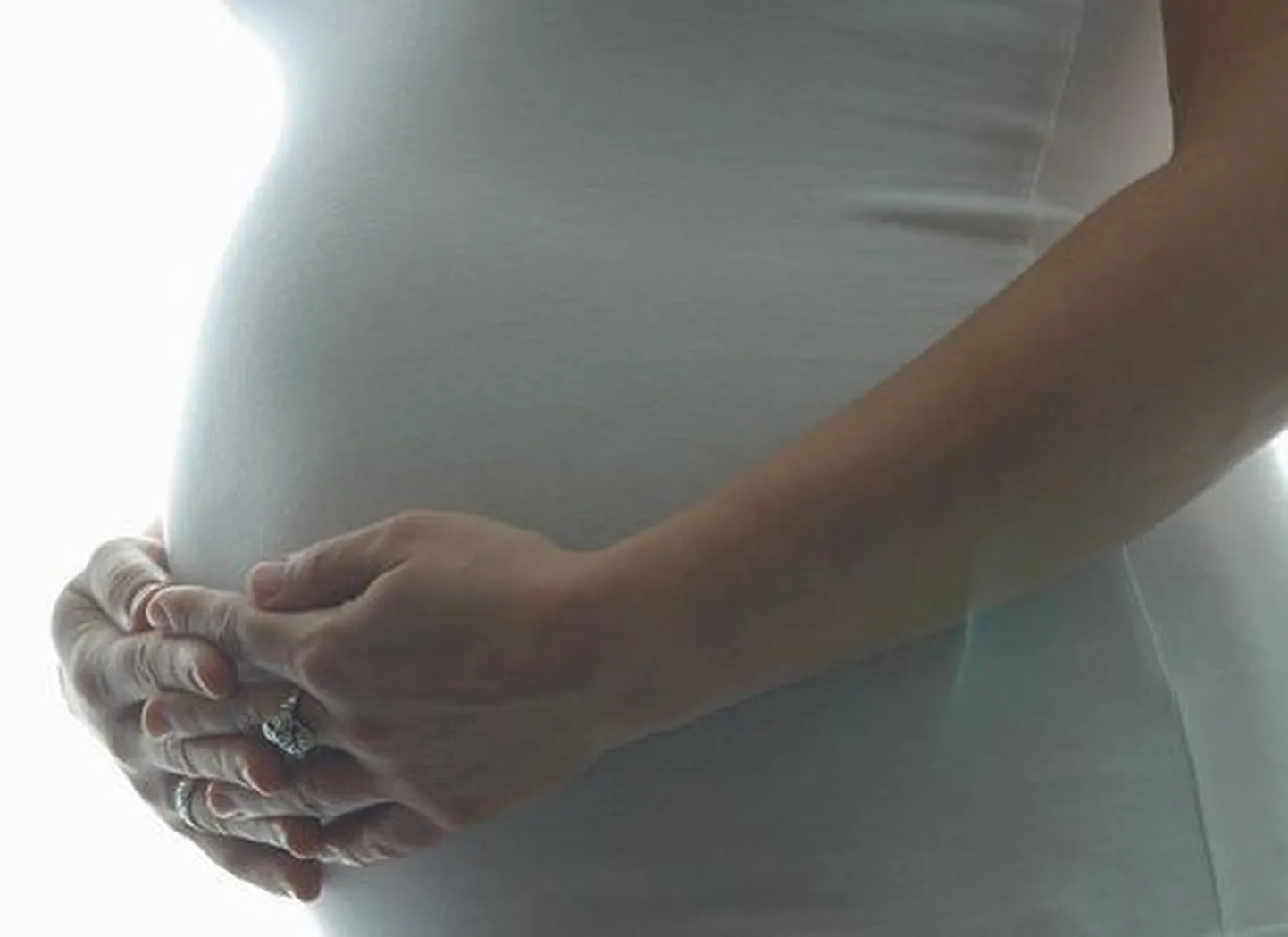 Mees oli 30 lesbile spermadoonoriks