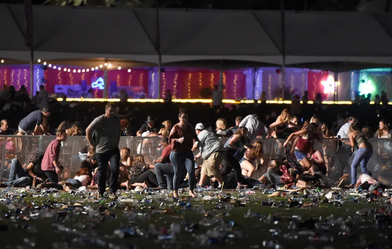 Inimesed põgenemas tulistaja eest/ David Becker/AFP/Scanpix