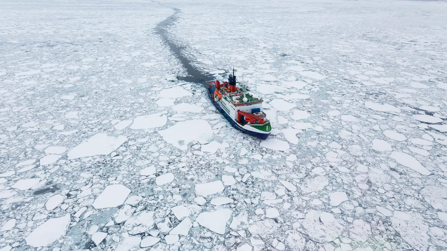Saksa uurimislaev Polarstern Arktikas.