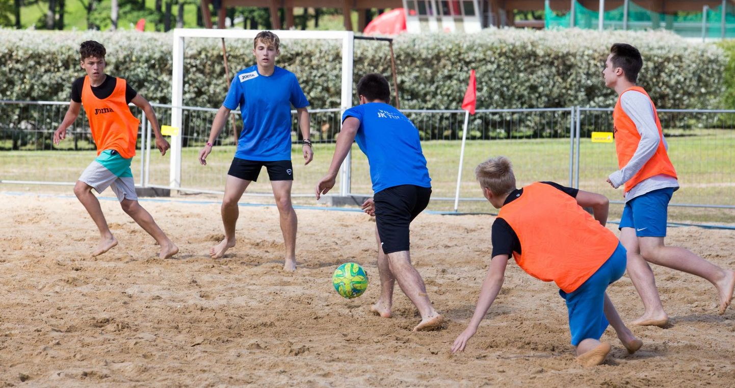 Laupäevasel noortefestivalil Viljandi rannas on muude ettevõtmiste kõrval kavas rannajalgpalliturniir.