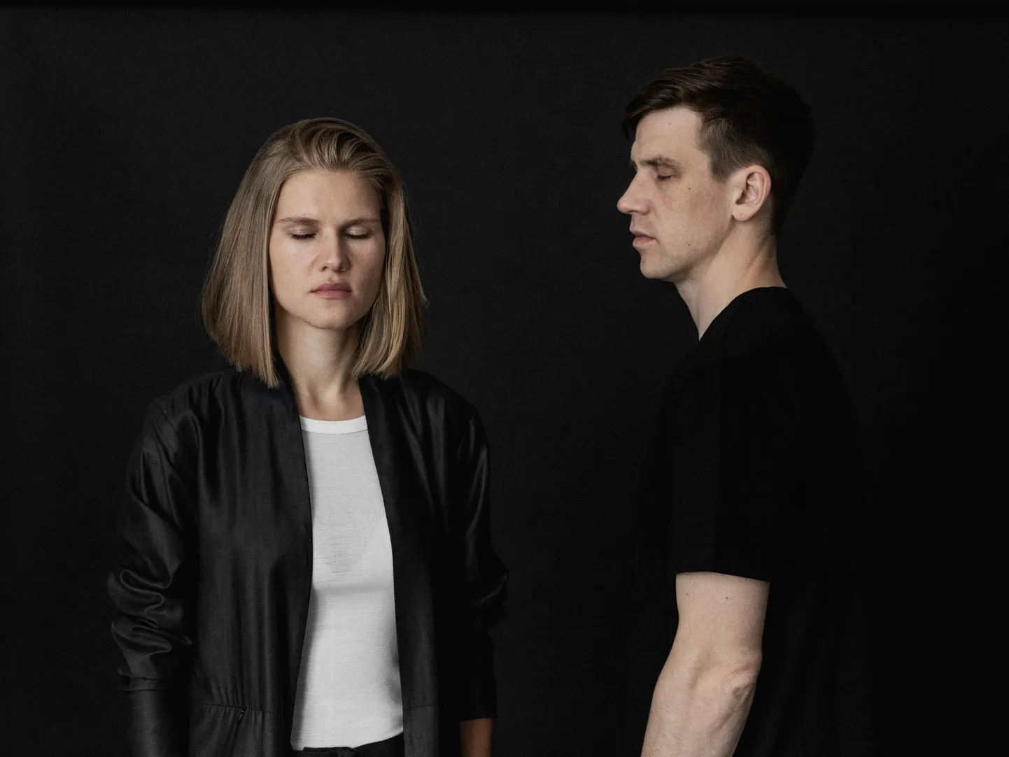 Duo Maarja Nuut ja Hendrik Kaljujärv (artistinimega Ruum).