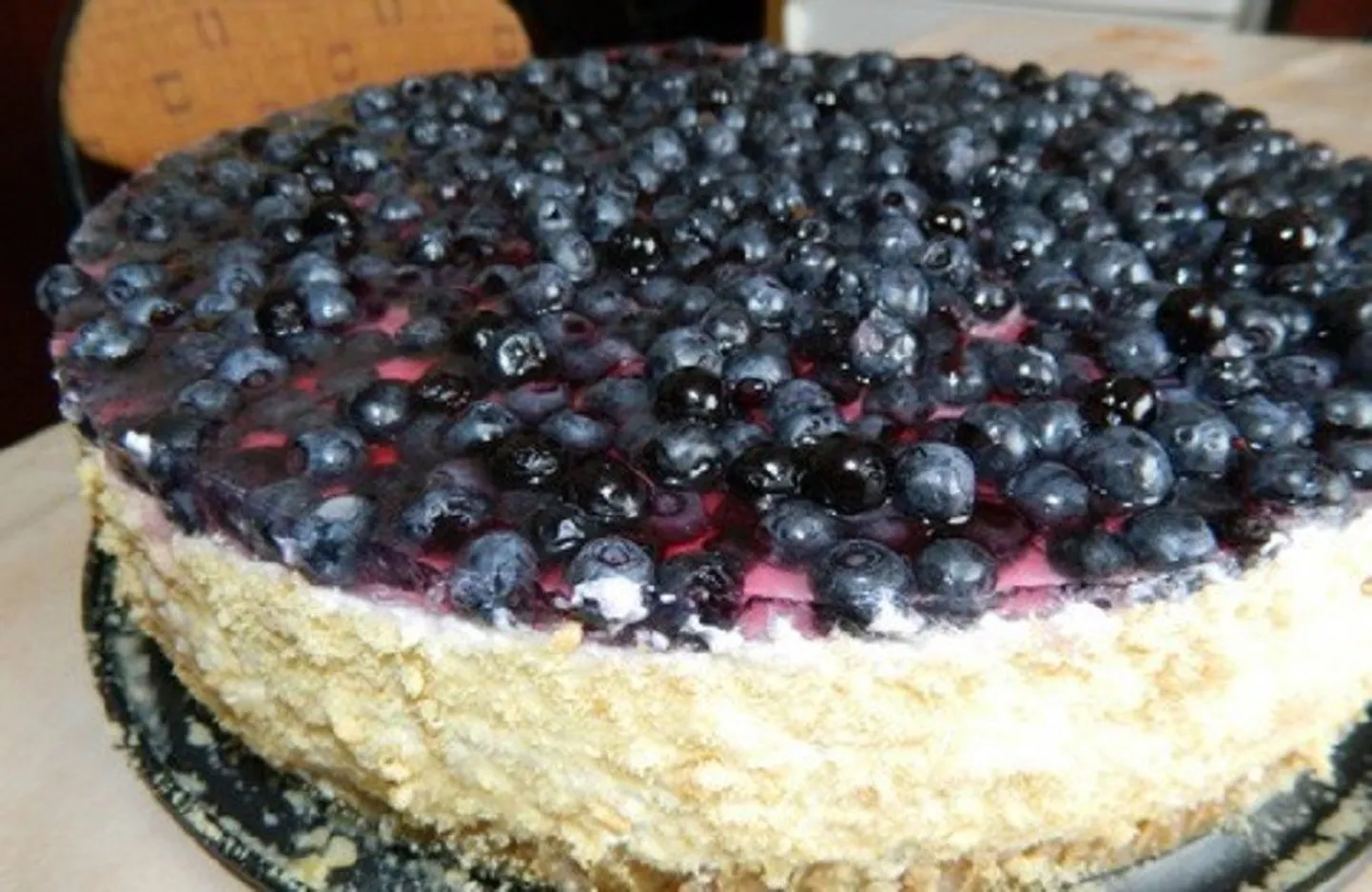 Biezpiena - putukrējuma torte ar mellenēm