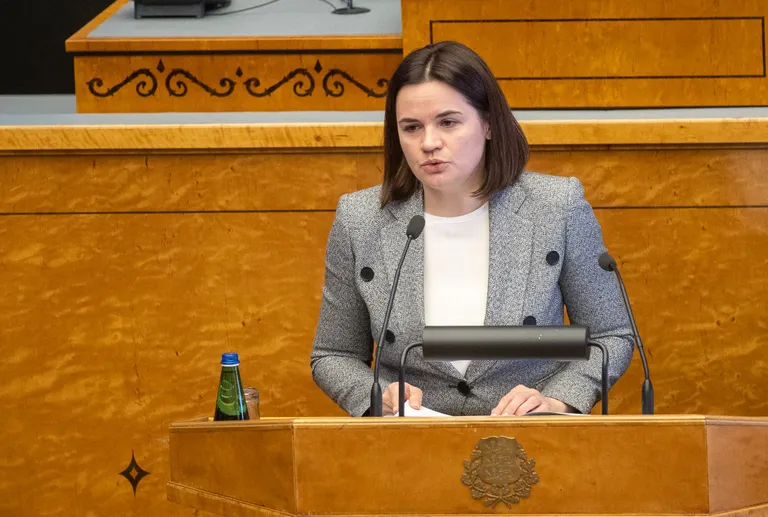 Valgevene demokraatliku opositsiooni juht Svjatlana Tsihhanovskaja riigikogu ees.