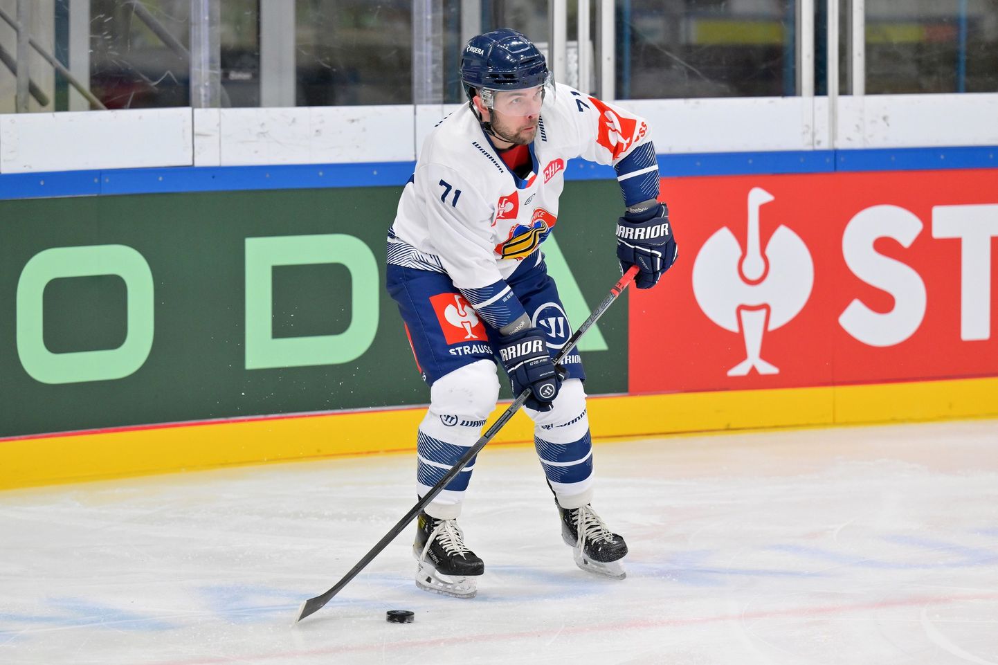 Latvijas hokeja uzbrucējs Roberts Bukarts