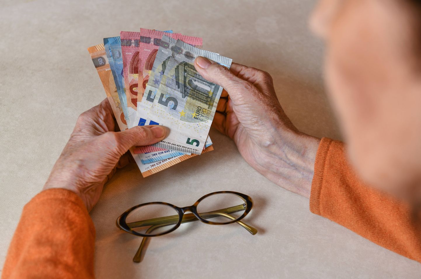 Koos erakorralise pensionite tõstmisega kasvab vanaduspension aprillist keskmiselt 45 eurot.