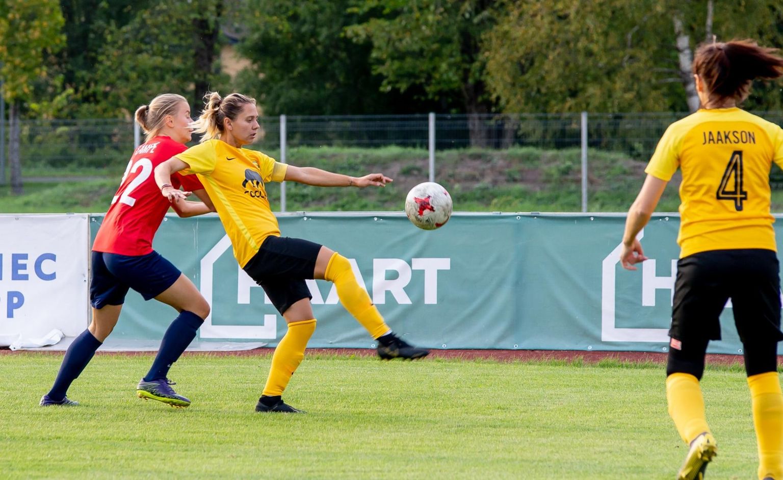 Suvel Pärnu jalgpalliklubist Vapruse tiimiga liitunud Anastasija-Grazyna Shcherbachenia lõi Põlva Lootose duubelnaiskonna võrku kolm palli.