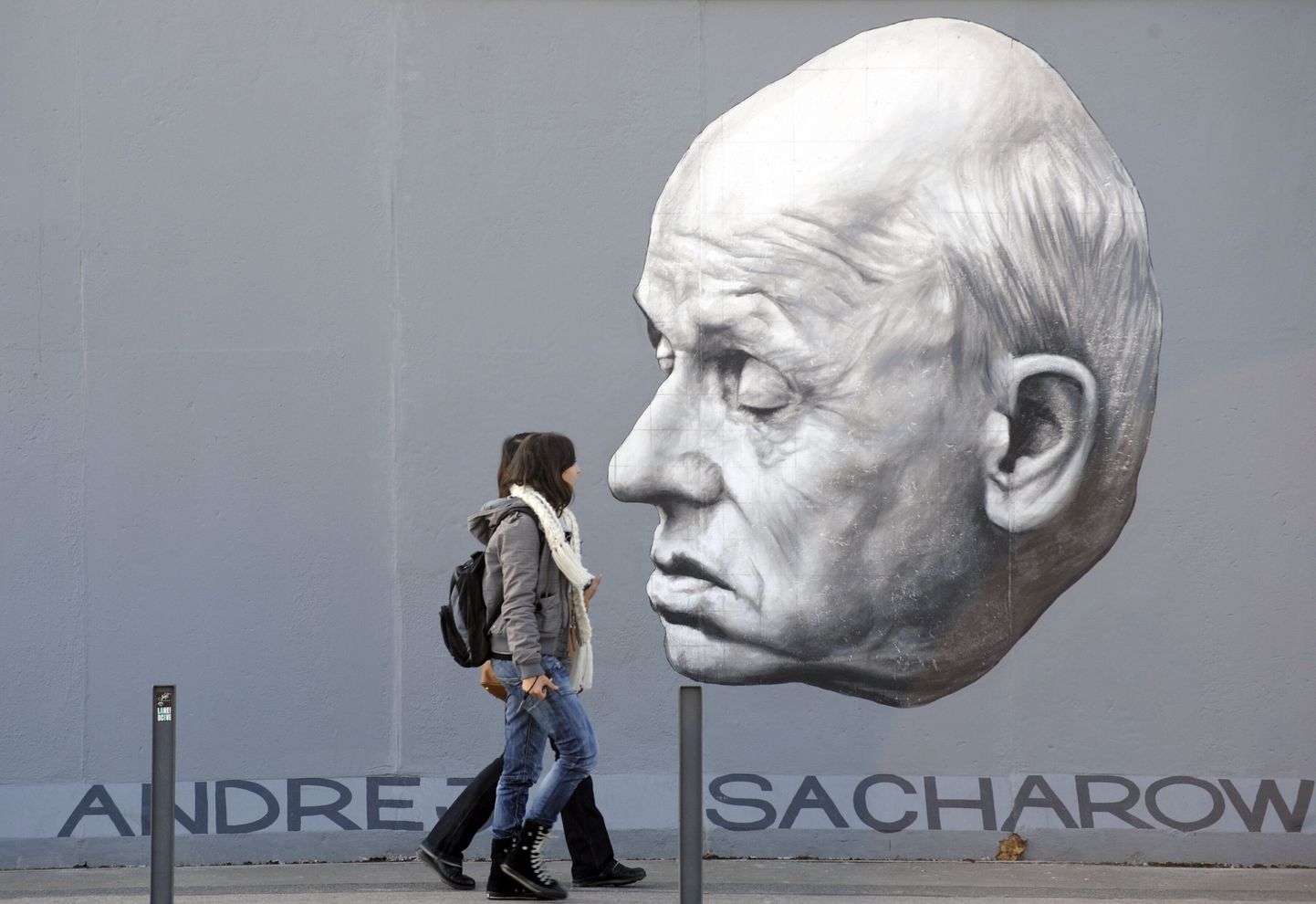 Andrei Sahharovit kujutav seinamaaling Berliini müüri galeriis.