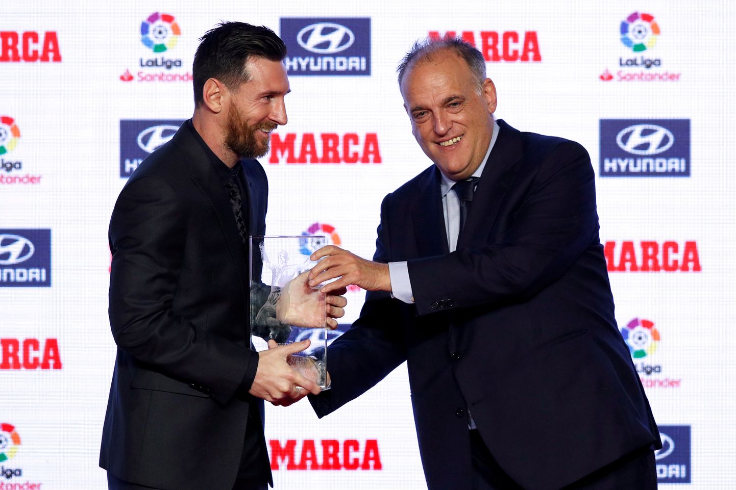 Lionel Messi (vasakul ja Javies Tabas (paremal).