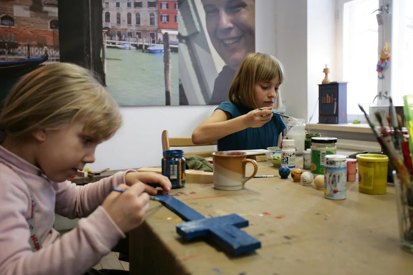 Maarja-Magdaleena gildis 2 Vaasi toas saab koolivaheajal puutööd teha, värvida ja kaunistada.