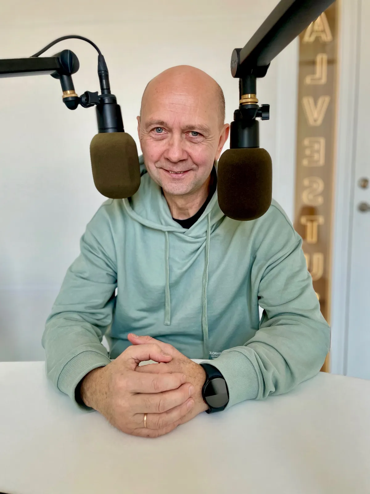 «Naistejuttude» stuudios on külas Vello Vaher. Leia see põnev mees tema nimega TikTokist, Instagramist, Facebookist ja YouTube'ist.