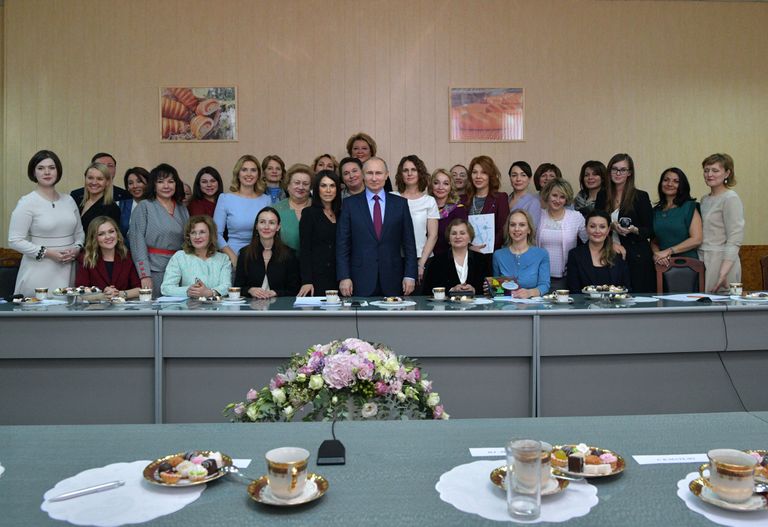 Putin kohtumas Samara naisettevõtjatega.