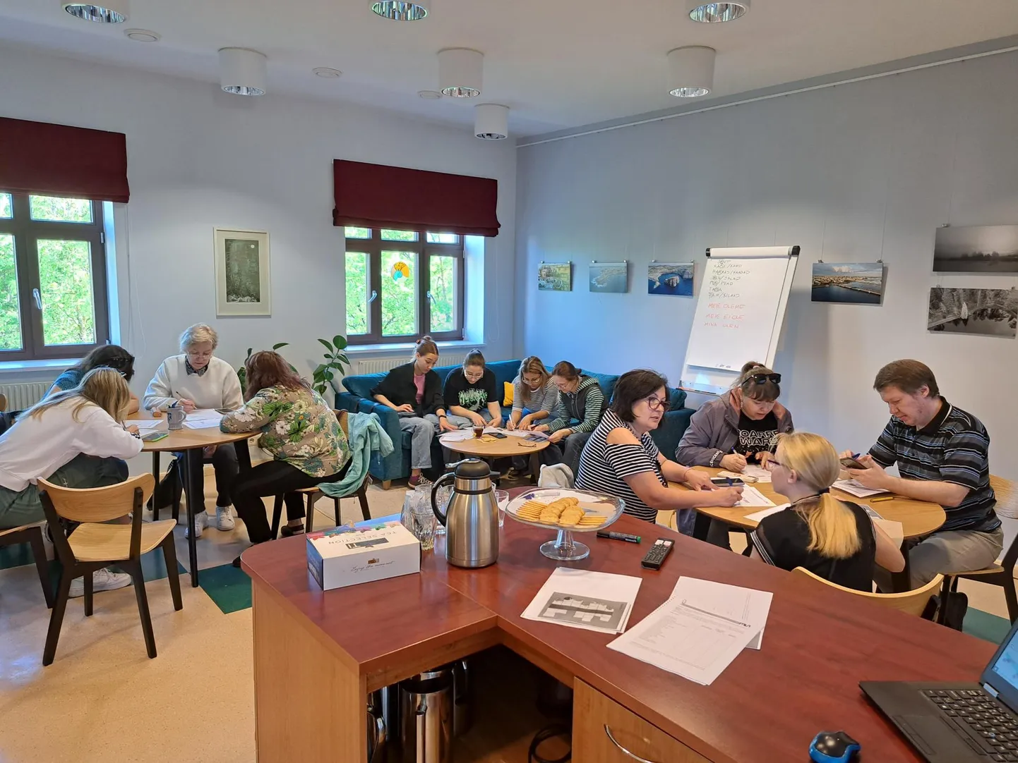 Keelekohvikulised harjutavad eesti keelt hoole ja hasardiga.