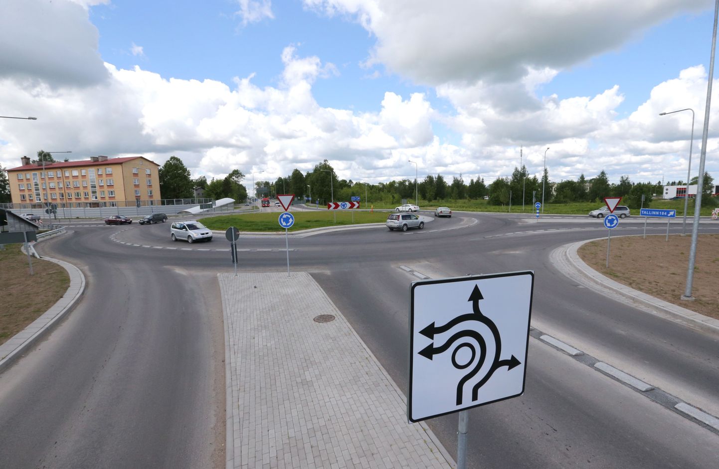 Enne Viljandi ringile sõitmist tuleb hoolega vaadata liiklusmärke, sest ringil enam sõidurada vahetada ei saa.