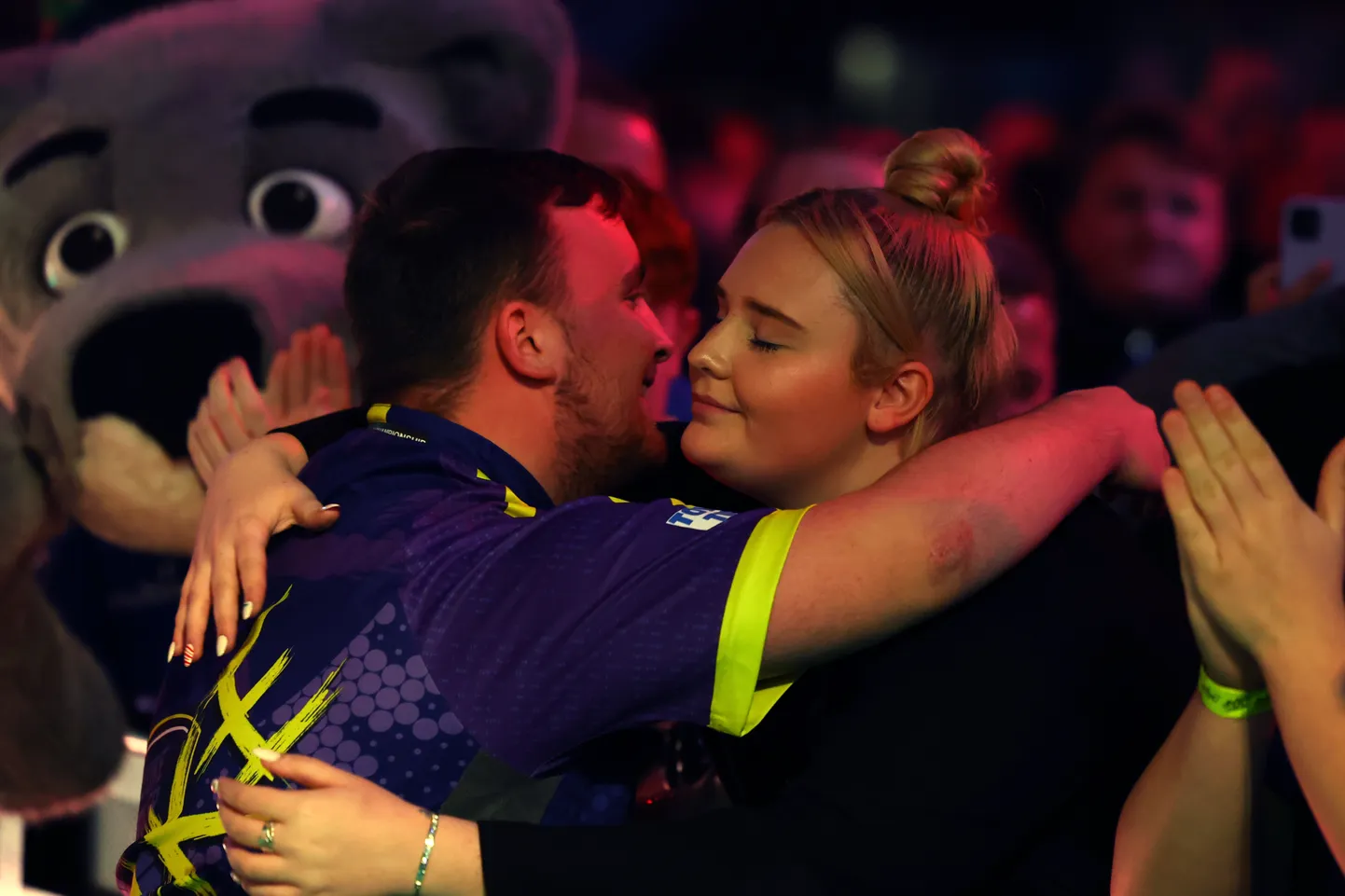 Luke Littler ja temast viis aastat vanem väljavalitu Eloise Milburn.