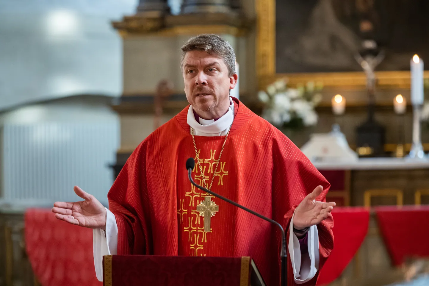 Usupuhastuspüha missal ordineeris peapiiskop Urmas Viilma Tallinna Piiskoplikus Toomkirikus EELK preestriks Katri Aaslav-Tepandi, Annely Neame ja Ariel Süvari.