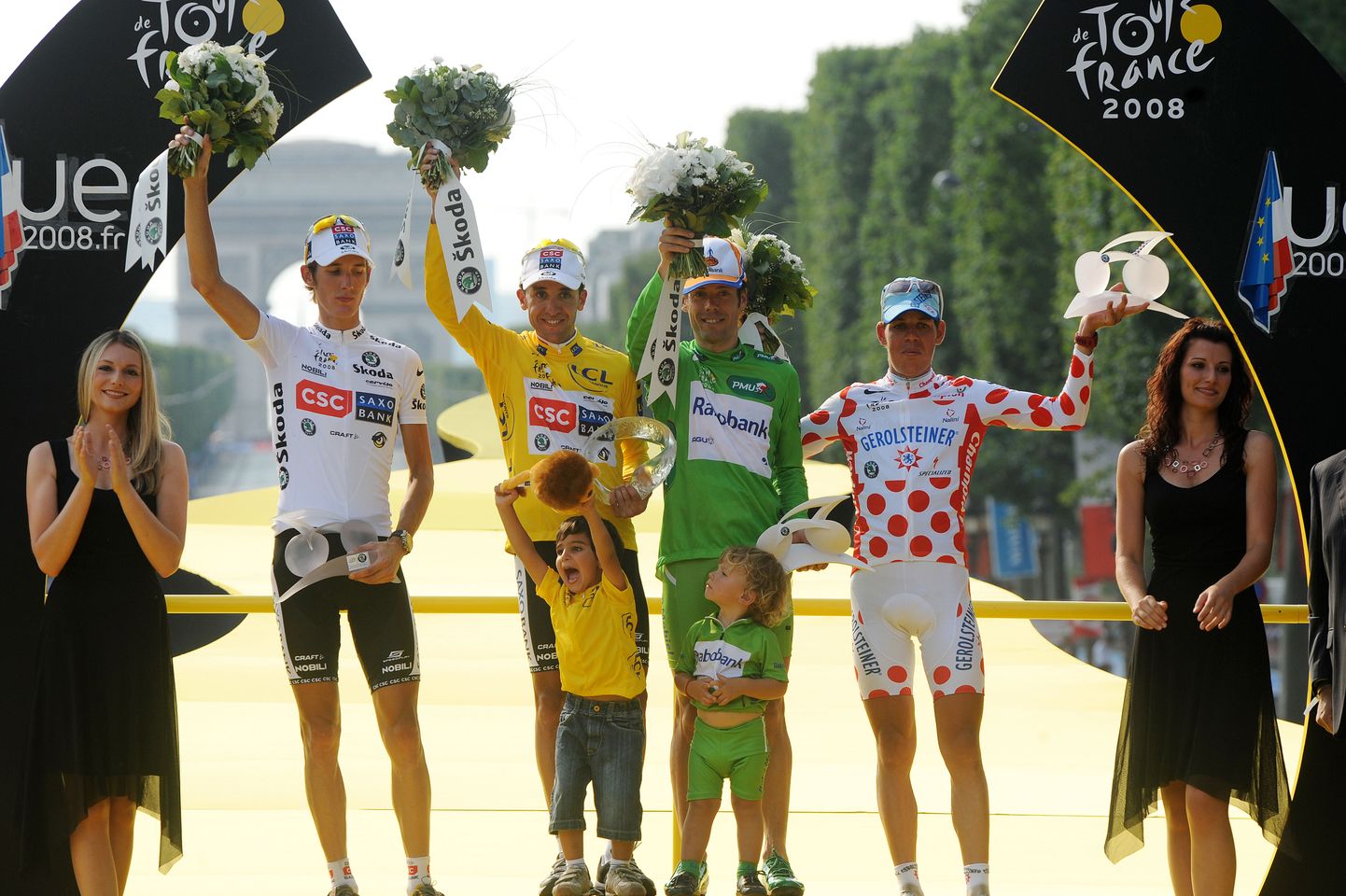 Bernhard Kohl (mummulises särgis) jäi 2008. aastal Tour de France'il dopinguga vahele.