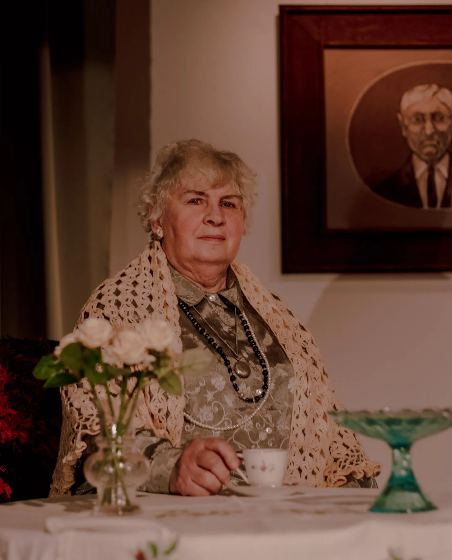 Ida Norvaiš Niskamäe vanaperenaise rollis lavastuses “Niskamäe naised”.