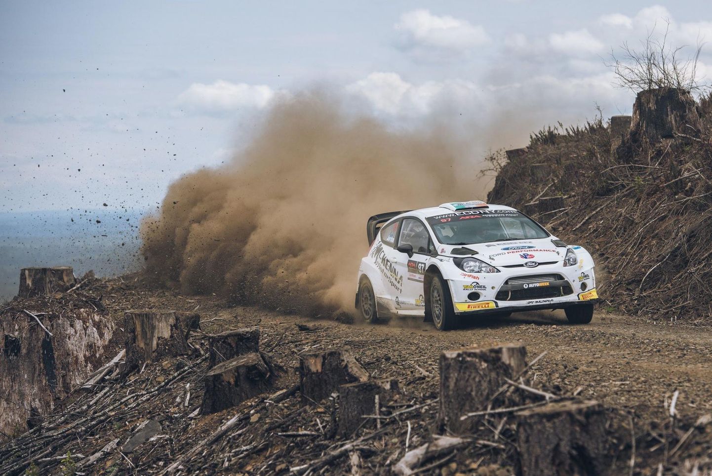 Kuigi USA WRC-etapi toimumispaik pole veel lõplikult selge, on peamine kandidaat Seattle’i piirkond, kus toimuv Olympus Rally võõrustas MM-etappi enam kui kolm kümnendit tagasi. Fotol iirlane Barry McKenna 2017. aasta Olympus Rallyl.