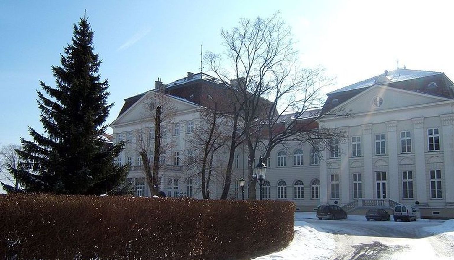 Austria Schloss Wilhelminenbergi  lastekodus  leidsid aset vägistamised ja peksmised