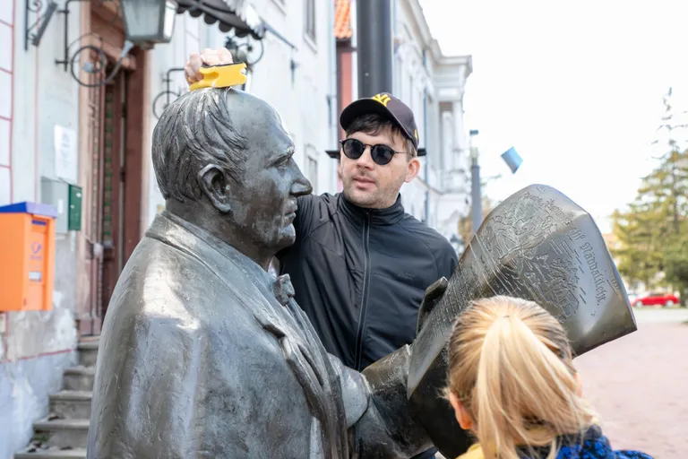 Jannseni kuju pesemine.