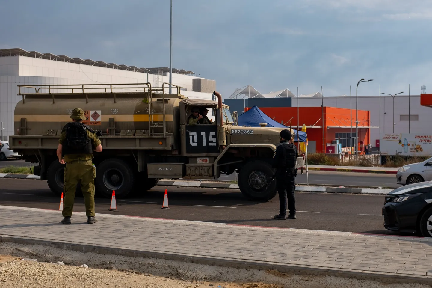 11.10.2023. Ashkelon, Iisrael. Sõjaväe kontrollpunkt linna sissesõidul