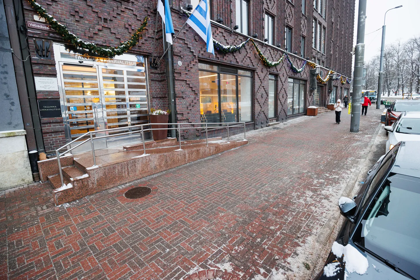 Tallinna linnavalitsuse hoone esine.