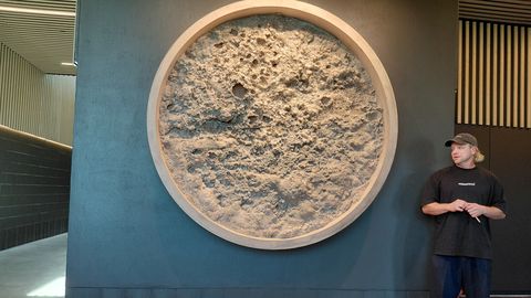 Sordiaretajate uut maja kaunistab nüüd 700-kilone kunstiteos