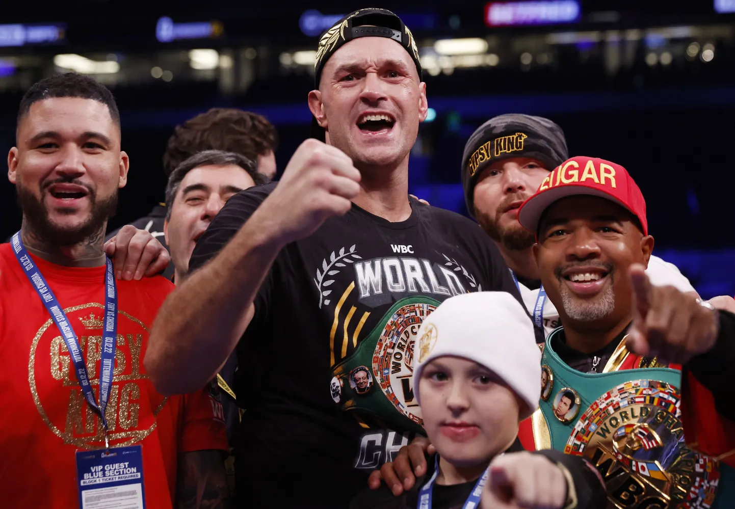 Tyson Fury (keskel).